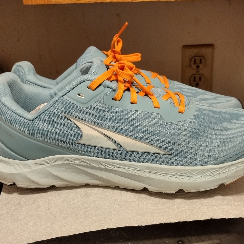 Altra women's Rivera